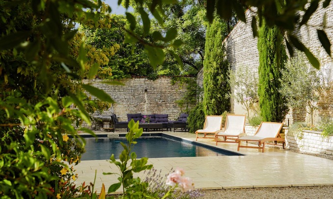 Beauvais sur Matha House | Character house with a pool in the middle of a historic village