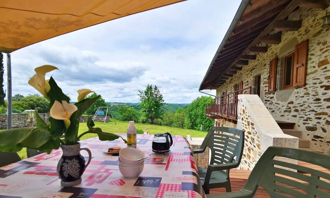 Boisset House | CHARACTER STONE COTTAGE WITH GARDEN AND PING PONG TABLE CANTAL AUVERGNE