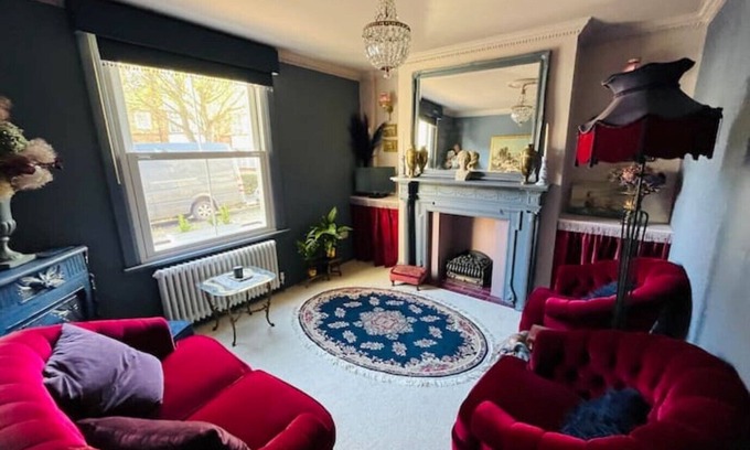 Portsmouth House | Character Victorian Townhouse - Conservation Area