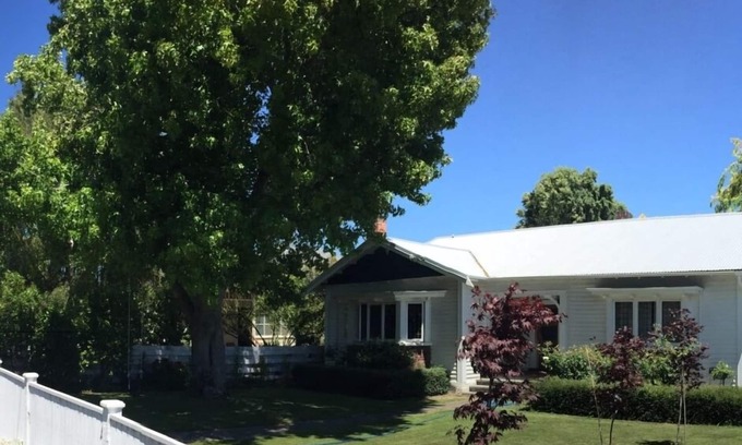 Blenheim House | Character Villa in the heart of Blenheim