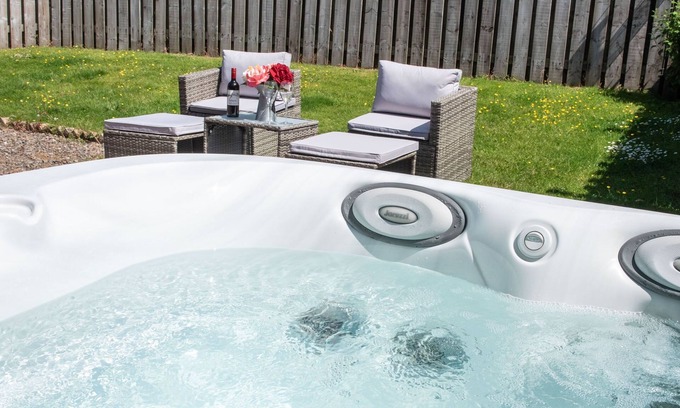 Castle Carrock Cottage | Characterful cottage for 2 with a hot tub and enclosed garden