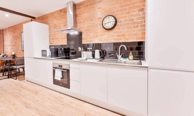 Burton on Trent Apartment | Characterful 2 Bed Apartment in Burton-on-Trent