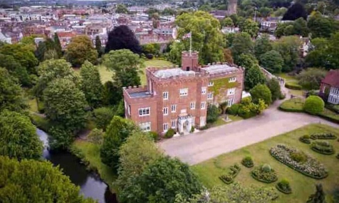 Hertford House | Characterful house in Hertford - near London