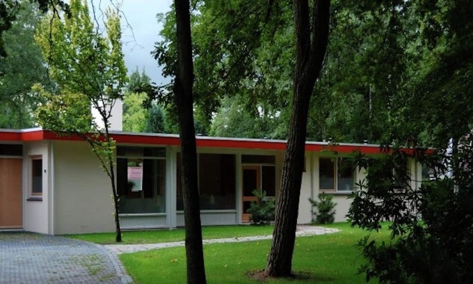 De Bult Villa | Characteristic group home in a wooded area