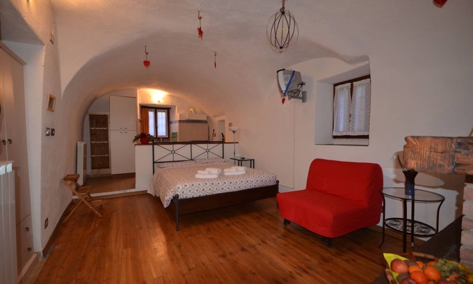 Soucheres-Basses Apartment | characteristic ancient hut