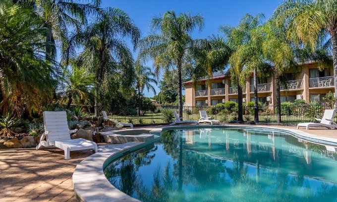 Singleton Hotel | Charbonnier Motor Inn