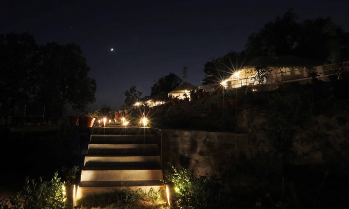 Lansdowne Hotel | Charekh Food & Forest Resort