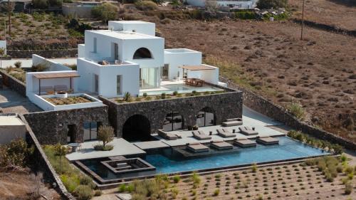 Oia Villa | Charisma Estate