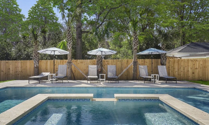 Charleston House | Charleston Beaches Pool Heated Spa King Suite