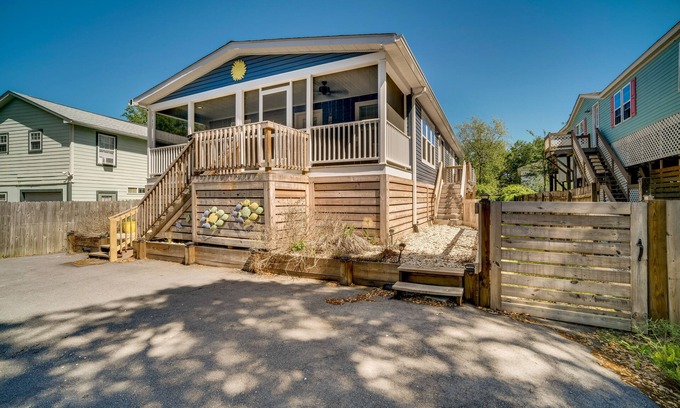 Charleston Cottage | Charleston Home w/Porch - 3 Mi to Folly Beach!