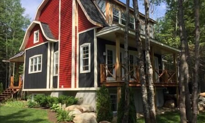 Saint Aime Des Lacs Ski Chalet | Charlevoix - Chalet Desjardins