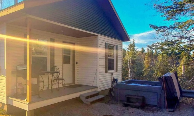 Saint-Tite-des-Caps Ski Chalet | Charlevoix, spa, bbq, fire & nature