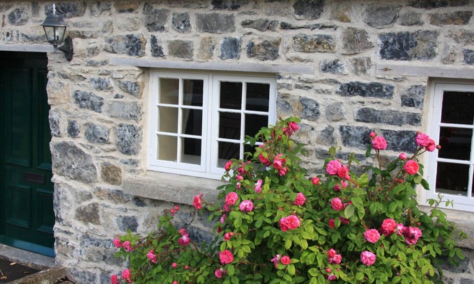 Lorrha Cottage | CHARLIE'S COTTAGE, pet friendly in Lorrha, County Tipperary