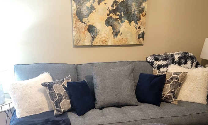Jefferson City Apartment | Charlie's Cozy Crib
