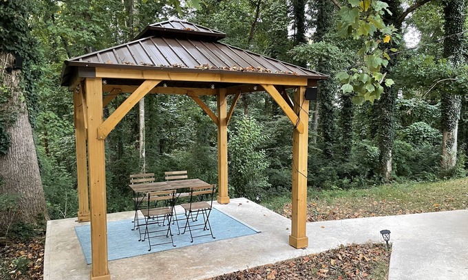 Executive Park House | Charlotte 5br/2bath home