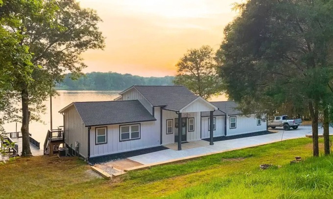Dixie - Berryhill House | Charlotte Lake House with Private Dock. Sleeps 12