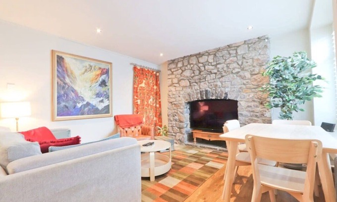 Clifton Apartment | Charlotte's charming clifton flat