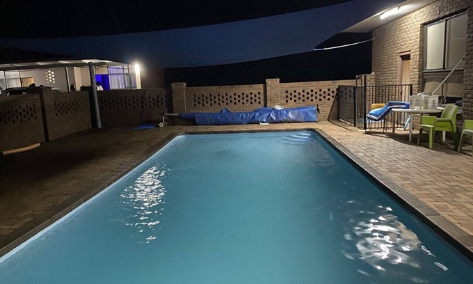 Charlton Hotel | Charlton Motel - Victoria