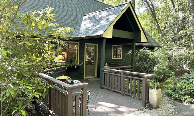 Highlands Cabin | Charm Abounds at Pinetops
