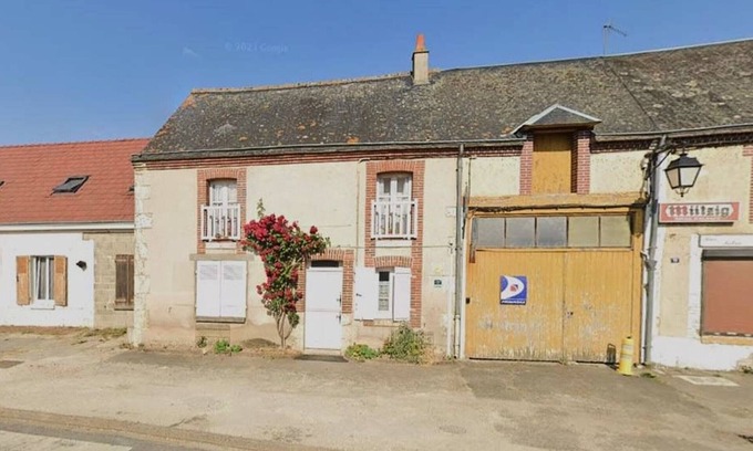 Saint-Hilaire-sur-Yerre Cottage | Charming 8-Person Cottage in Quaint Village Near Historic Chateaux