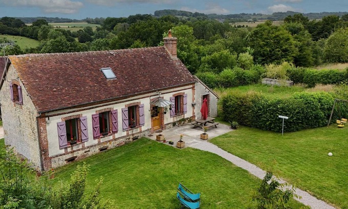 Saint-Martin-des-Pezerits Cottage | Charming Rural Villa with Large Garden, Modern Amenities, and Scenic Surroundings