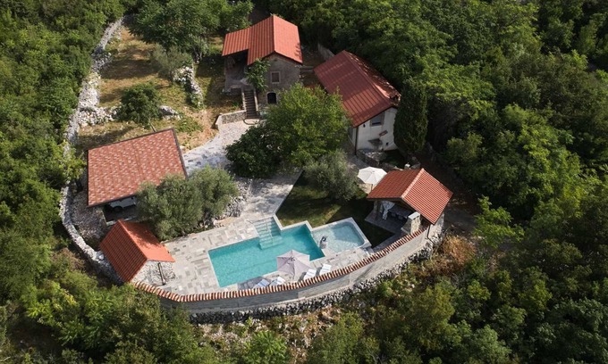 Brinje Villa | Charming Villa Neval with private swimming pool - Why choose us?