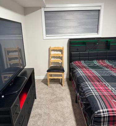 Beaumont House | Charm Private Room in Beaumont near YEG Airport with Shared Bathroom and Shared Kitchen