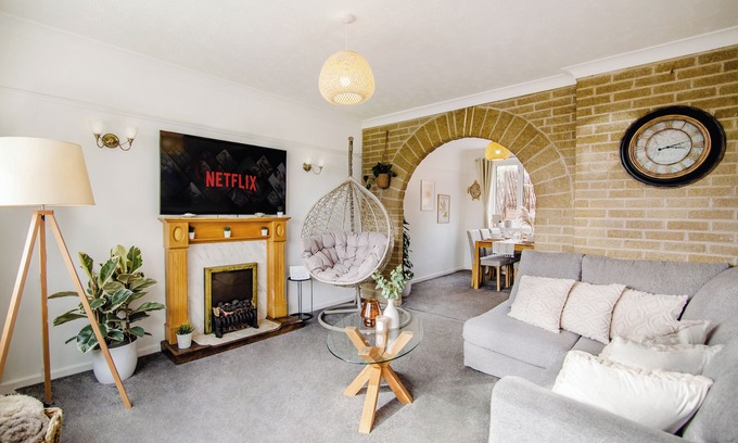 Rotherham House | Charm White Oak House Ideal for long stays! 7ppl