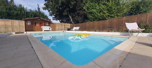 La Ferte-Gaucher Apartment | Charmant appartement 2p avec piscine partagée