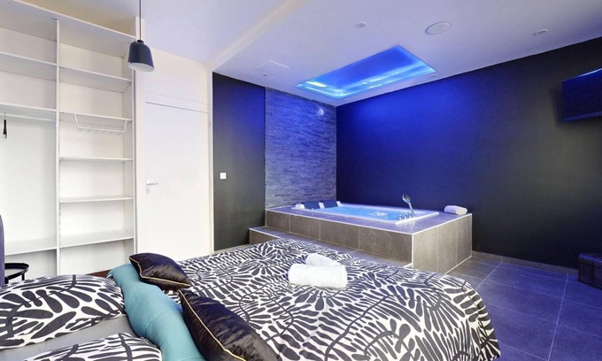 Zola - Pressense Apartment | Charmant Appartement au Coeur des Gratte Ciel Avec Jacuzzi