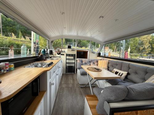 La Ferte-sous-Jouarre Boat Rental | Charmant bateau sur la Marne le VIKING