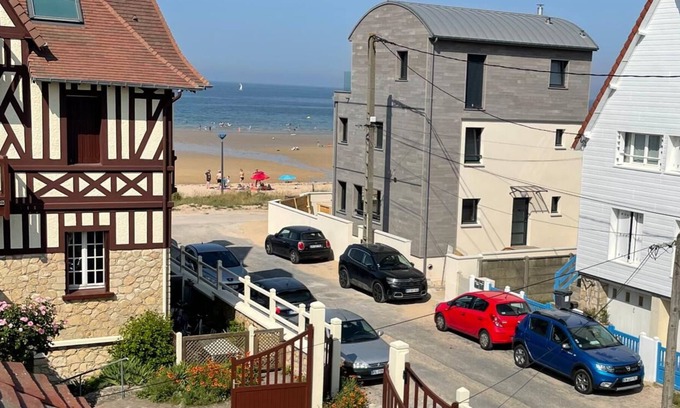 Hermanville-sur-Mer Apartment | Charmant Duplex Vue sur Mer et Pieds Dans Leau