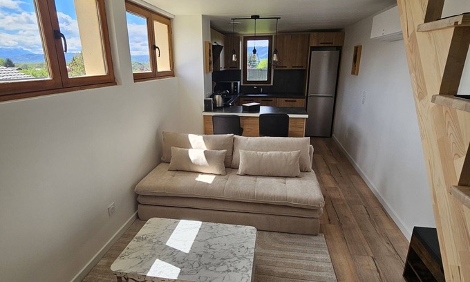Cranves-Sales House | Charmant Duplex Proche Genève, Annecy, Stations: Séjour Entre Lacs et Montagnes