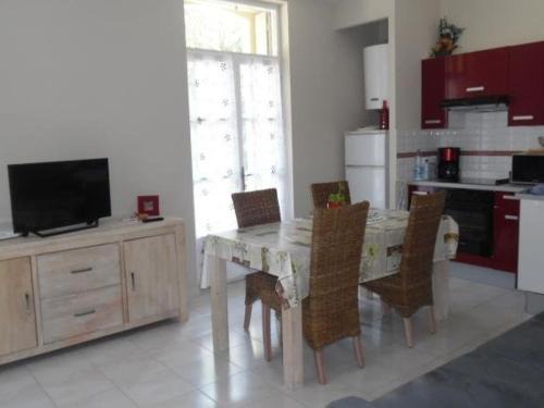 Amelie-les-Bains-Palalda Apartment | Charmant F2 avec balcon et parking, proche cure et centre-ville – Amélie-les-Bains - FR-1-703-84