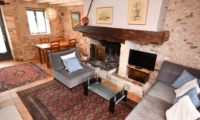 Soyaux House | Charmant Gîte de 3 Chambres Près de la Piscine, Super Terrasse