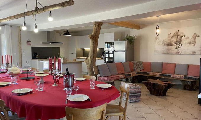 Blomard House | Charmant Gîte Familial avec Piscine, Jardin et Aire de Jeux - Capacité 15 Pers, Blomard - FR-1-489-353