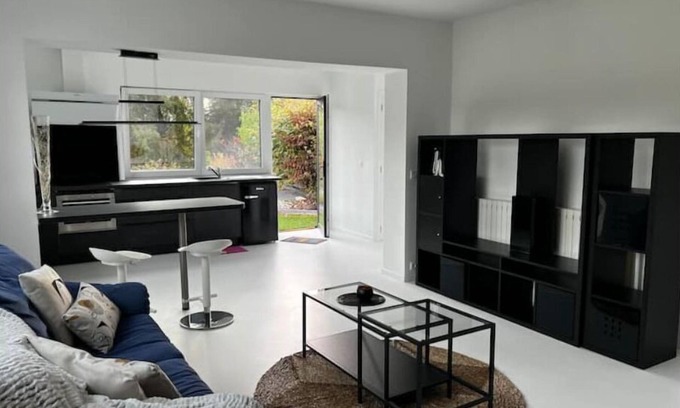 Villers-le-Bouillet Apartment | Charmant Logement Contemporain Très Lumineux