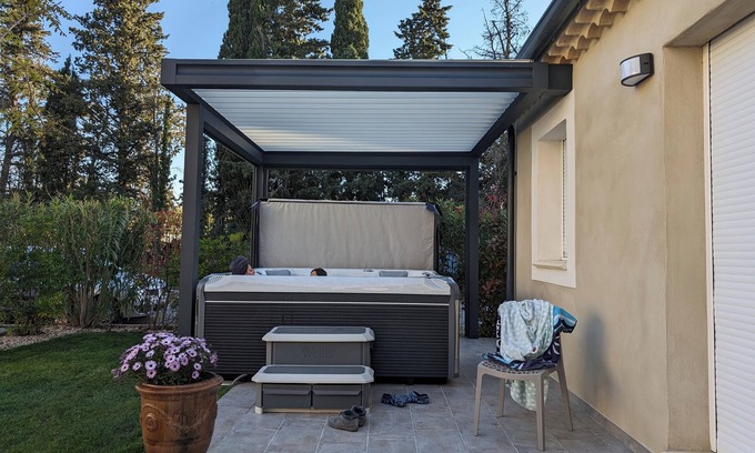 Aubignan Apartment | Charmant Studio de 22 m² Avec Terrasse de 13 m² et spa Spacieux Sous Pergola