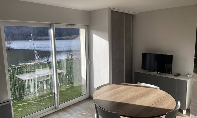 Jassat Apartment | Charmant T2 Avec Balcon Donnant vue sur le lac Chambon et le Massif du Sancy