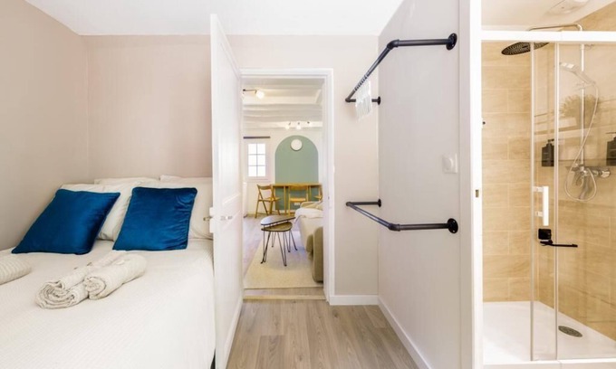 Barentin Apartment | Charmante Cocotte - Household FREE + Netflix/Prime/Disney +