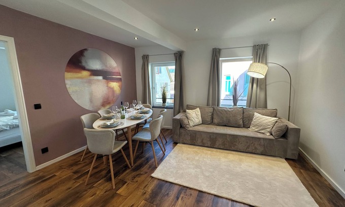 Mainz-Bingen Apartment | Charmante Ferienwohnung mit Großer Dachterrasse & Wintergarten