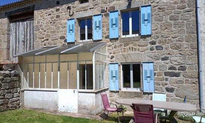 Fontanes House | Charmante Ferme de Village Restaurée Proche du lac de Naussac et de L'allier