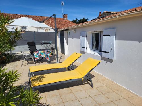Saint-Vincent-sur-Jard House | Charmante maison rénovée avec jardin commun, proche plage et commerces, idéale pour 2 personnes - FR-1-426-509