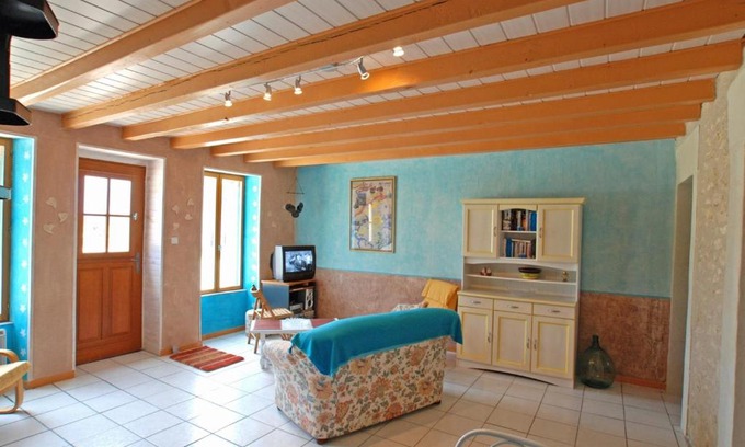 La Puye House | Charmante maison 57m² avec jardin, 2 ch, terrasse, WiFi, animaux admis, proche Chauvigny et La Roche Posay - FR-1-541-48