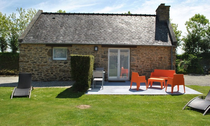 Plouguin House | Charmante Maison Bretonne Avec Piscine Chauffée