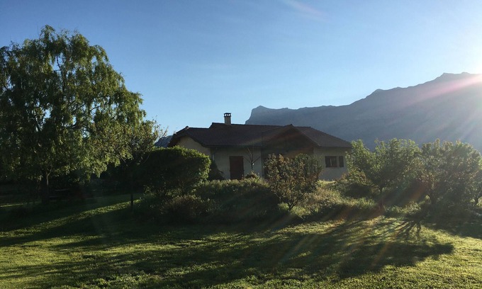 Saint-Vincent-les-Forts Villa | Charmante Villa Avec vue Imprenable sur les Montagnes, Calme et Sérénité