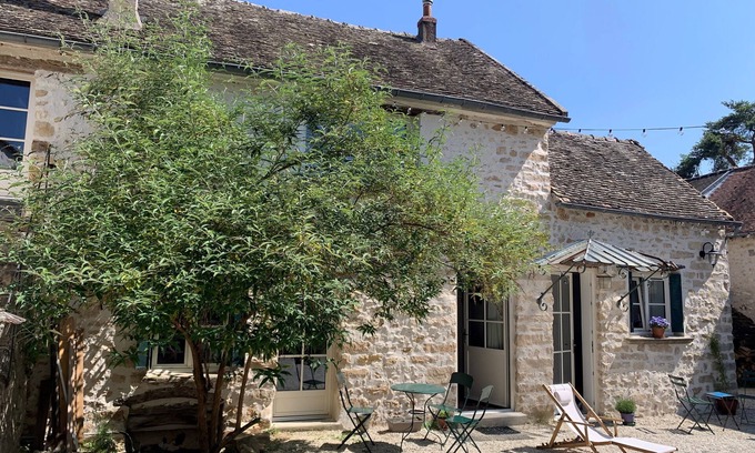 Moigny-sur-Ecole Apartment | Charmantes Renoviertes Haus in Altem Anwesen mit Privatem Innenhof und Parkplatz