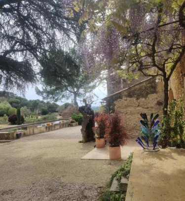 Lourmarin House | Charme et authenticité dans une ferme.