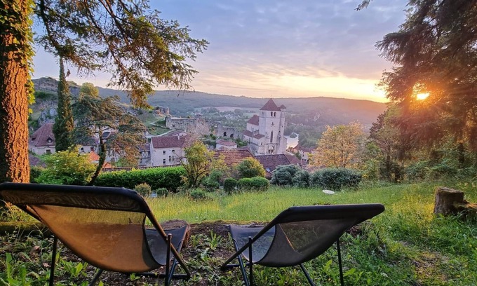 Saint-Cirq-Lapopie House | Charme, Jardin et Superbes Vues sur St-cirq