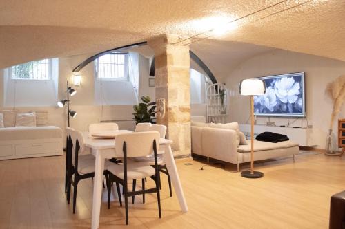 Teilhard Apartment | Charme rare sous les voûtes